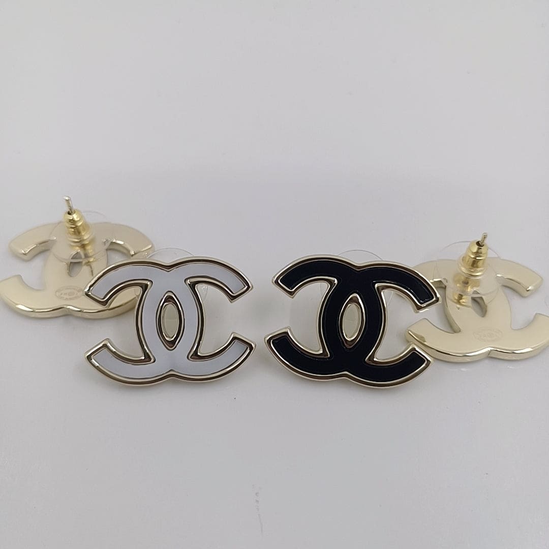 18K  Chanel Black Earrings