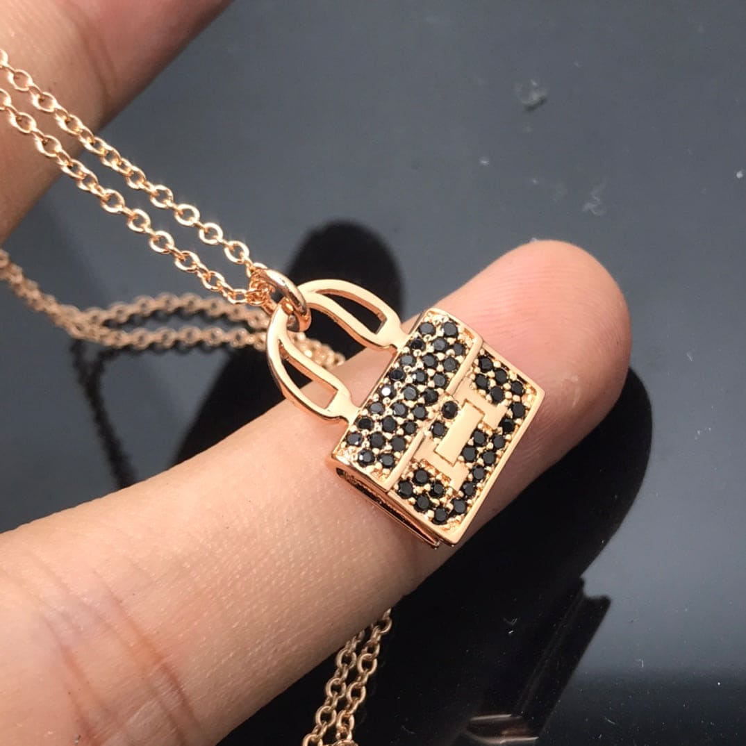 18K Amulettes Kelly Black Diamonds Hermes Necklace
