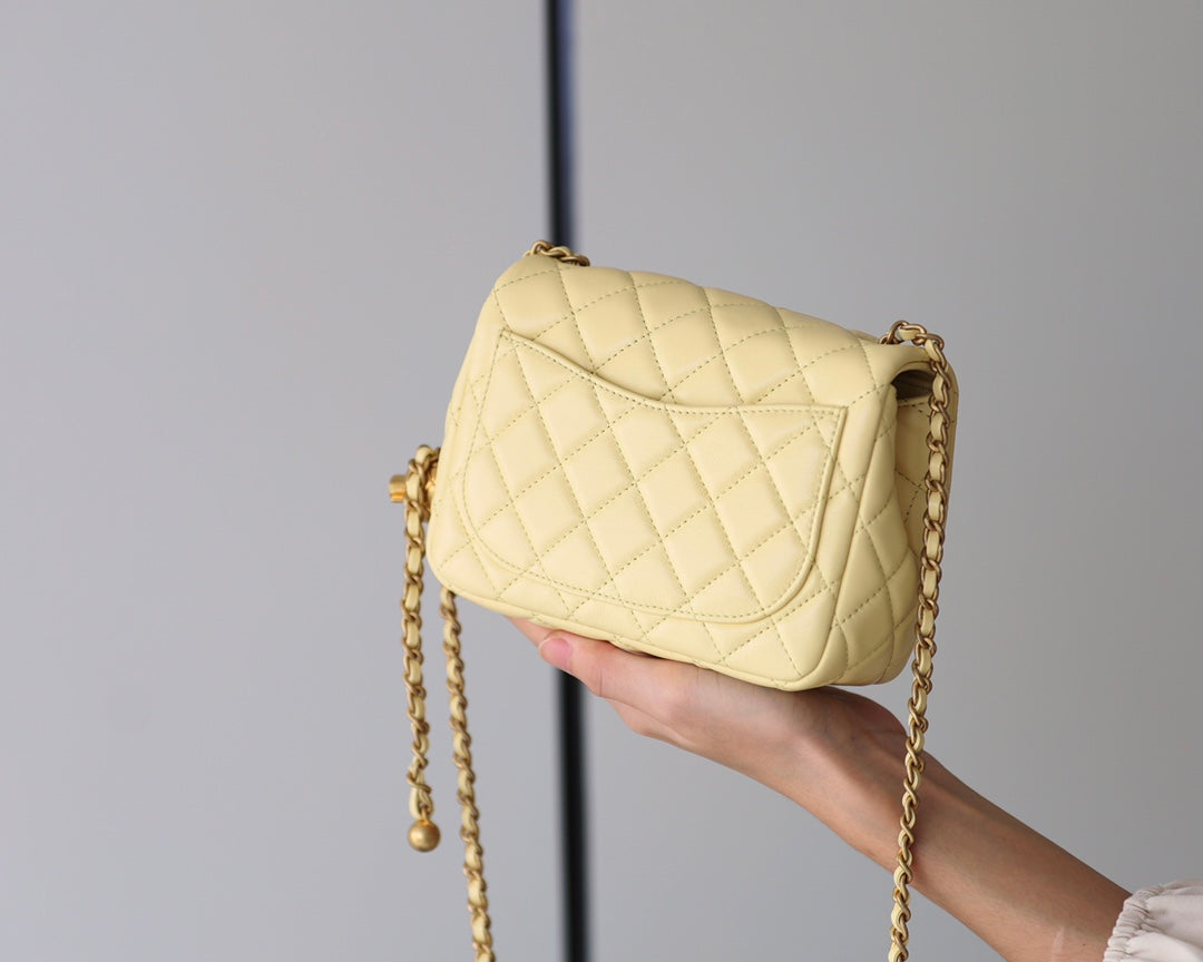 FLAP BAG 17CM YELLOW LAMBSKIN GOLD HARDWARE
