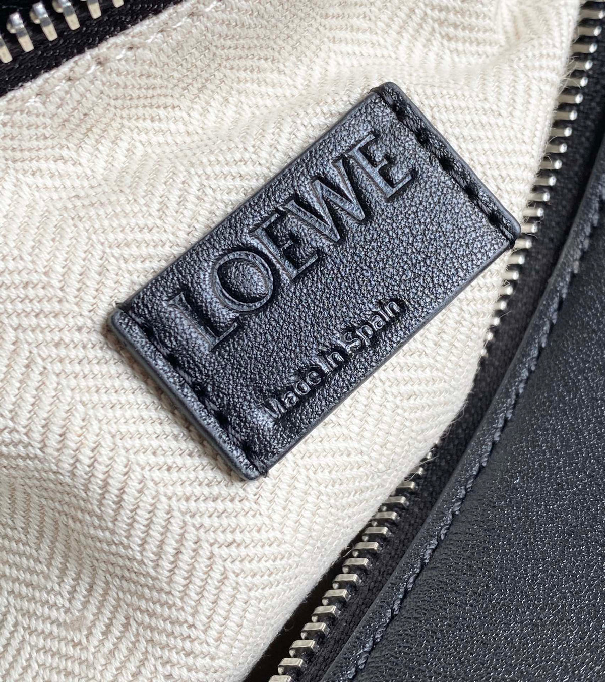 MEDIUM 29 PUZZLE BAG IN BLACK SOFT GRAINED CALFSKIN