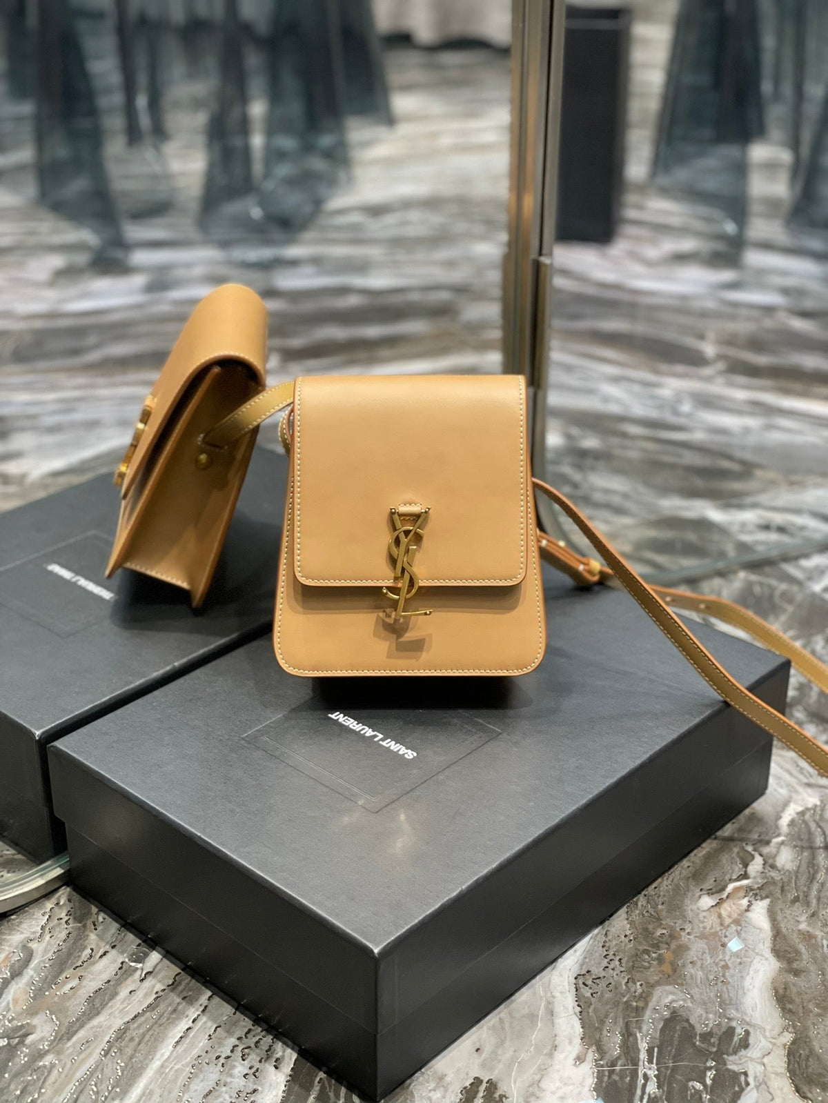 KAIA 18 HANDBAG IN YELLOW CREAM CALFSKIN