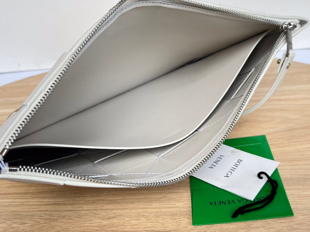 LARGE CASSETTE POUCH 35 IN WHITE CALFSKIN