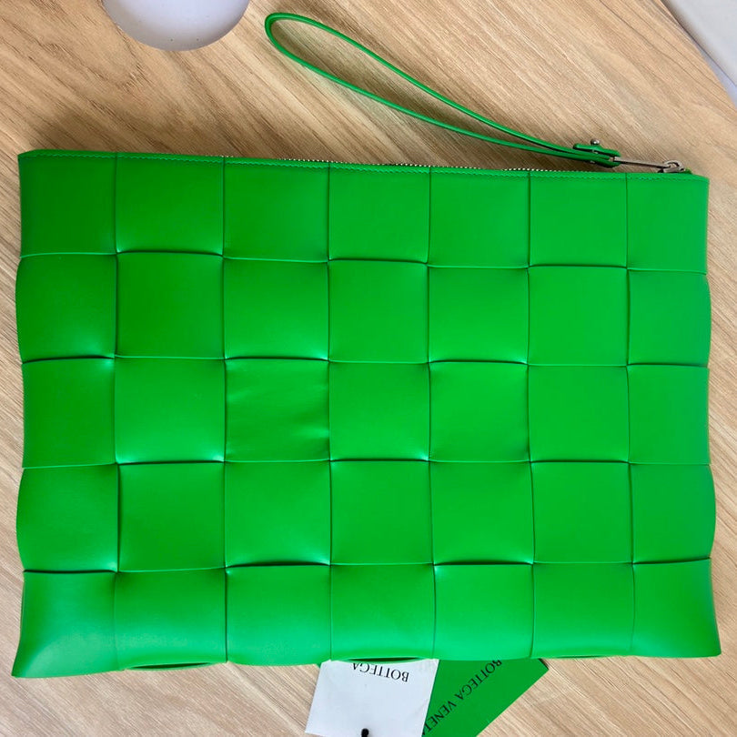 LARGE CASSETTE POUCH 35 IN MALACHITE GREEN CALFSKIN