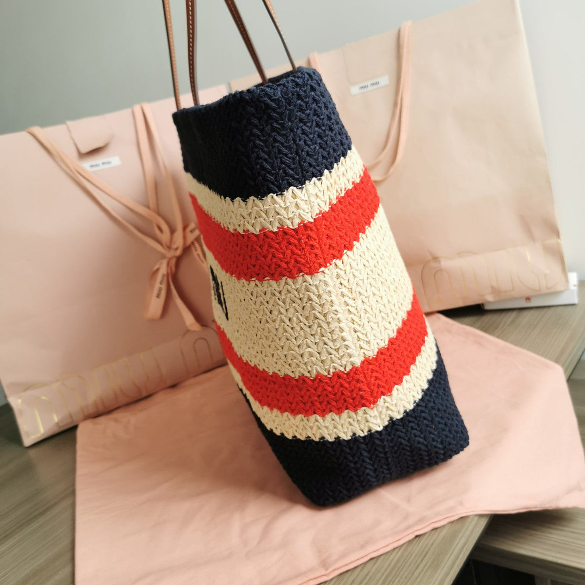TOTE BAG 40 IN STRIPED PATTERN OF BLACK RED AND CREAM WHITE WOVEN RAFFIA