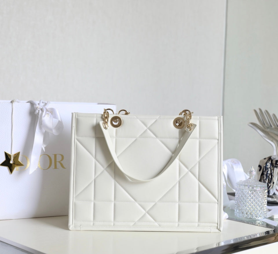 MEDIUM TOTE BOOK 26 BAG IN WHITE CALFSKIN