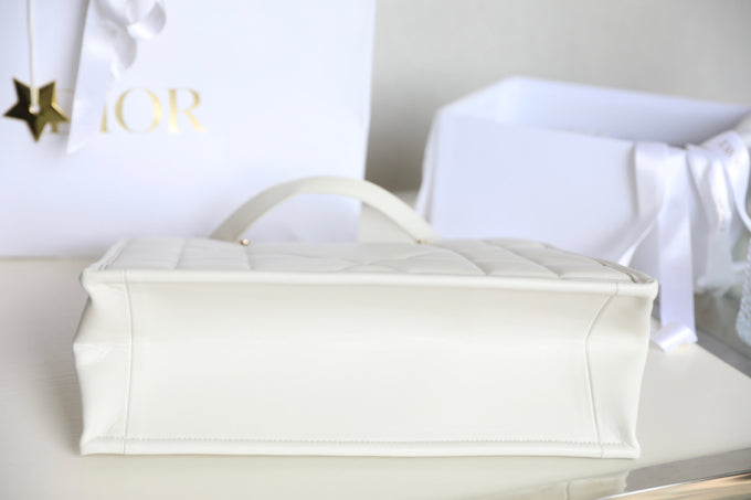 MEDIUM TOTE BOOK 26 BAG IN WHITE CALFSKIN