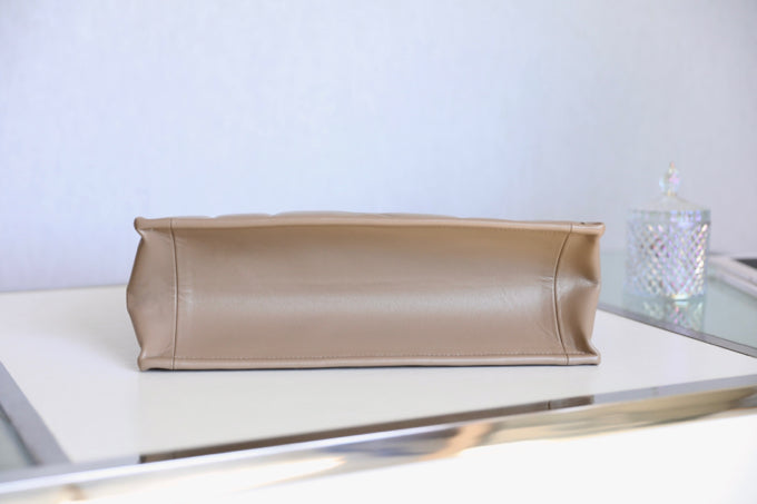 MEDIUM TOTE BOOK 26 BAG IN BEIGE CREAM CALFSKIN