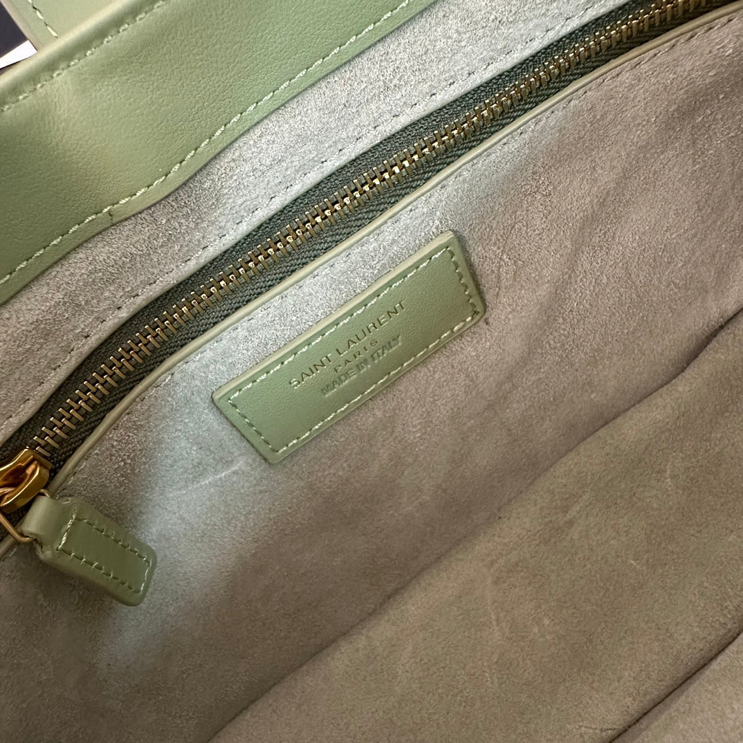 LE 5 À 7 BAG 24 LIGHT GREEN CALFSKIN