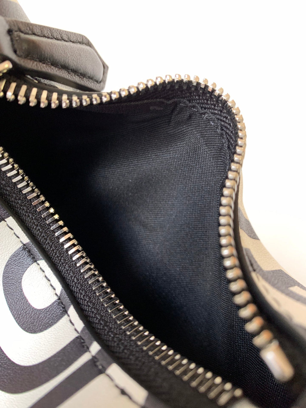 FENDIGRAPHY MINI 16 IN WHITE MIX BLACK SMOOTH CALFSKIN SILVER HARDWARE