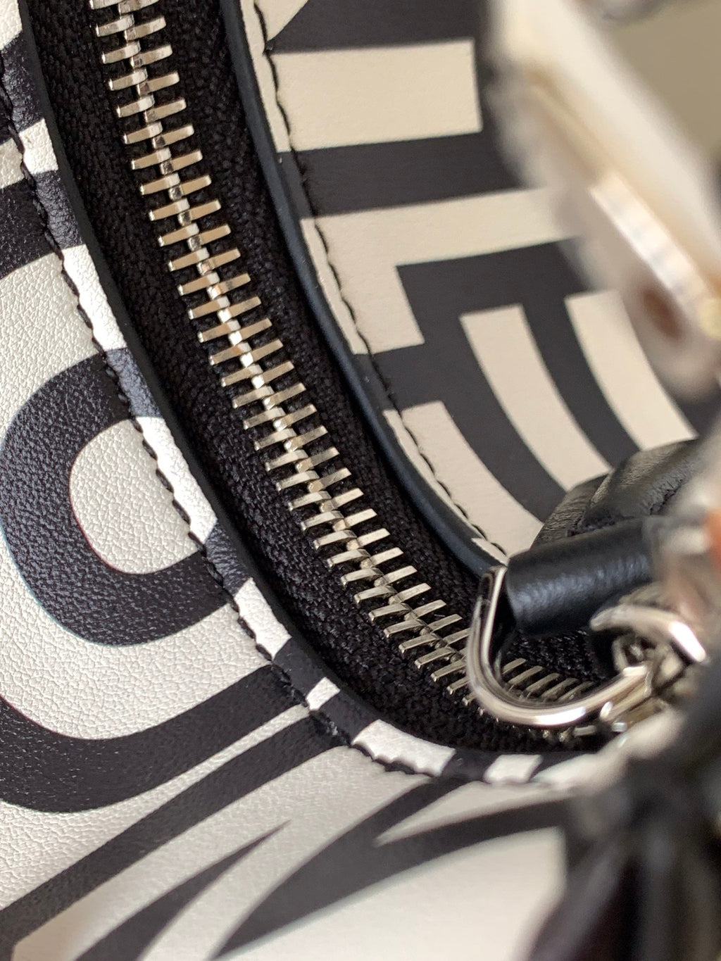 FENDIGRAPHY MINI 16 IN WHITE MIX BLACK SMOOTH CALFSKIN SILVER HARDWARE