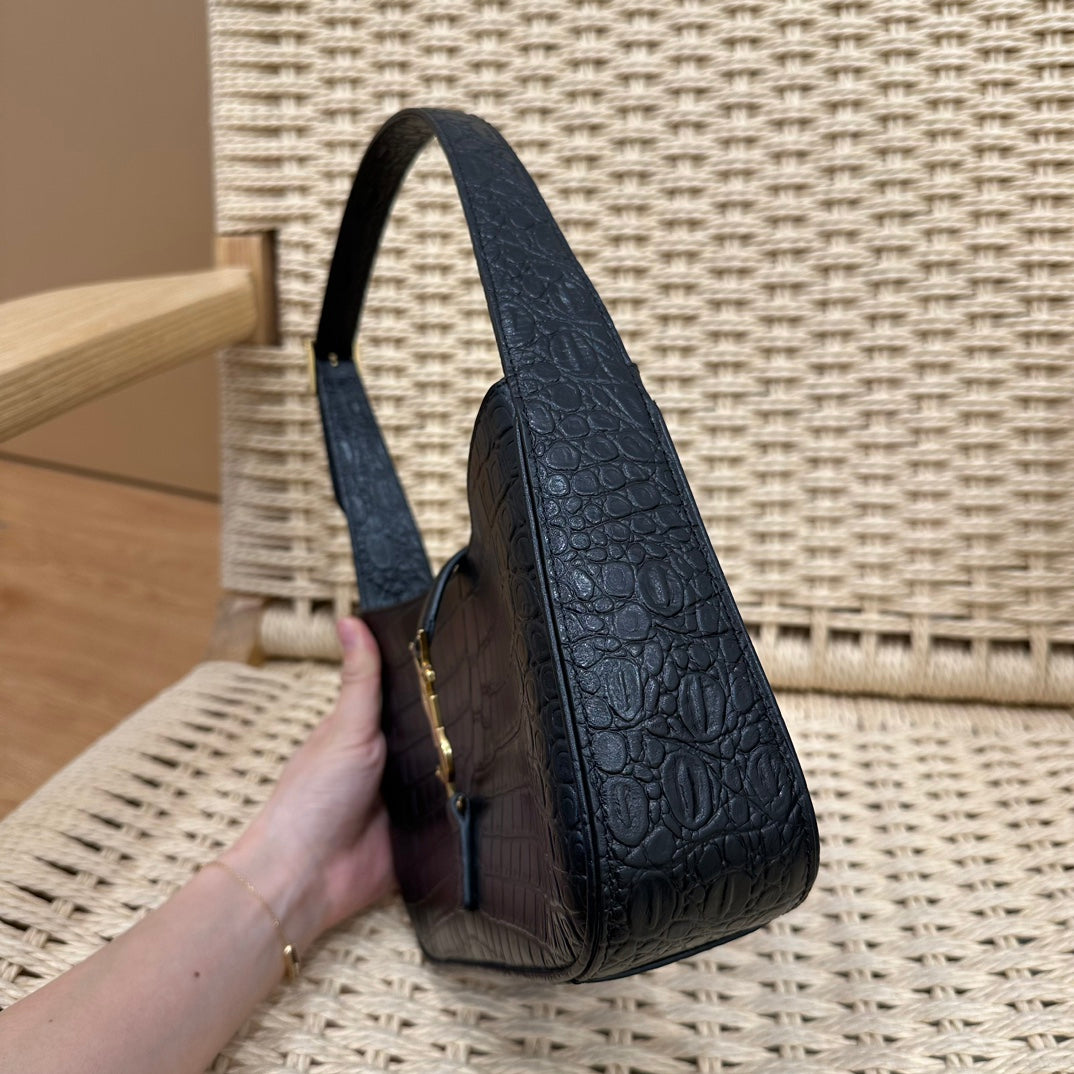 LE 5 À 7 BAG 24 BLACK CALFSKIN HOBO