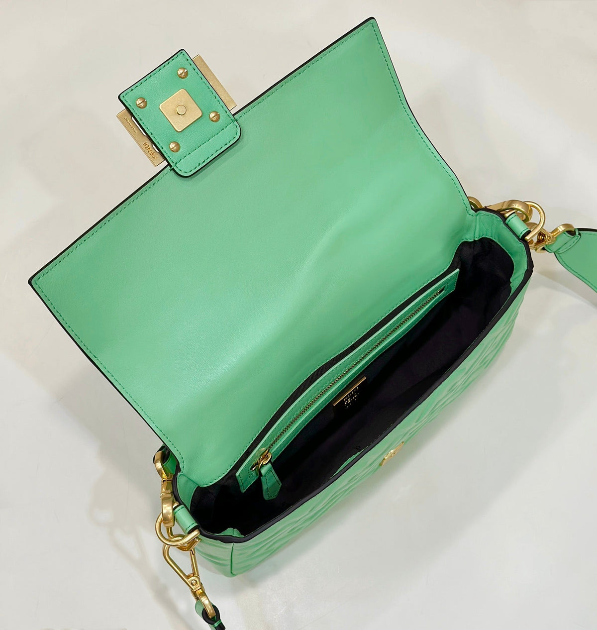 BAGUETTE WITH FF MOTIF 27 IN DE YORK GREEN SOFT LAMBSKIN GOLD HARDWARE