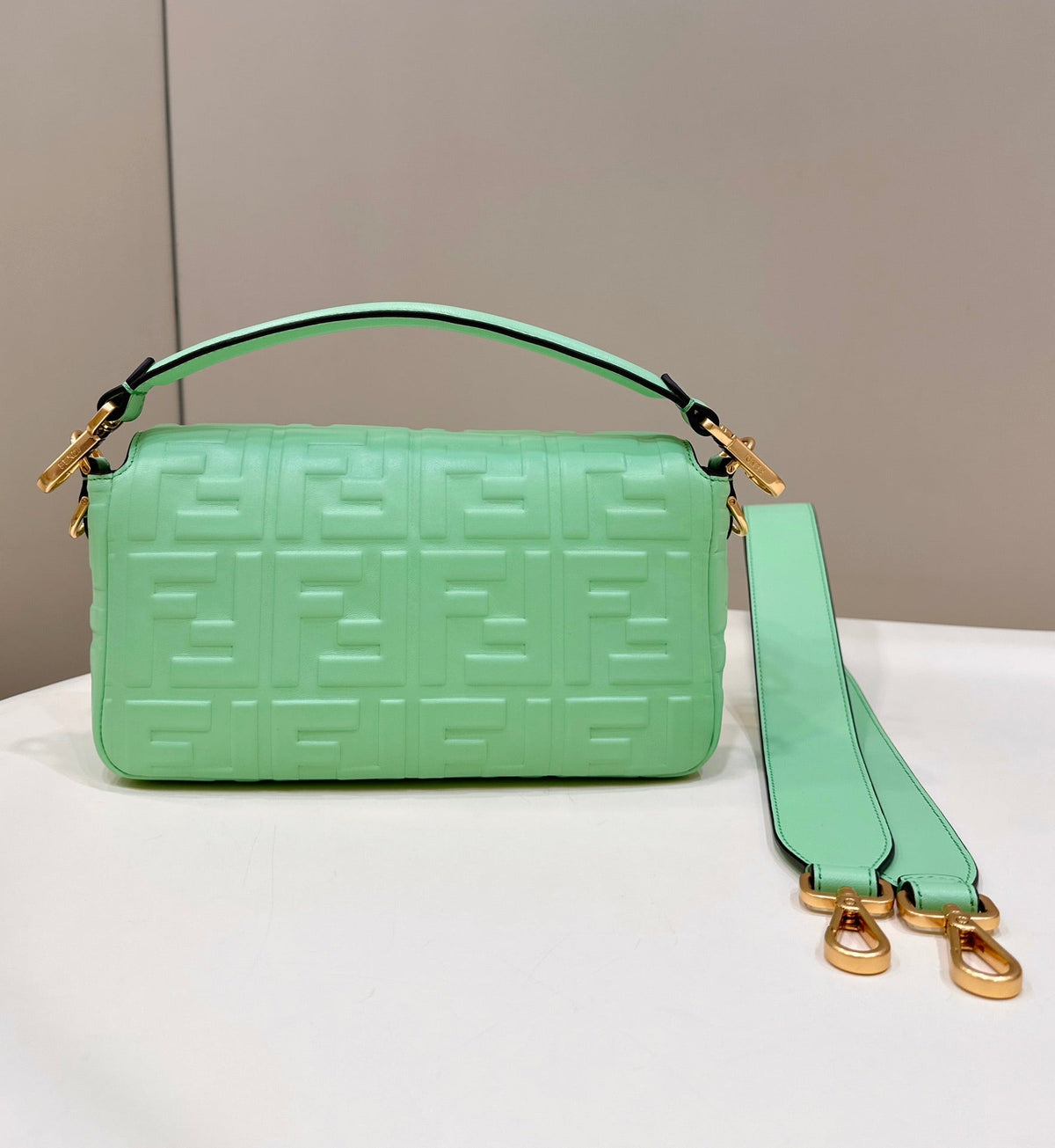 BAGUETTE WITH FF MOTIF 27 IN DE YORK GREEN SOFT LAMBSKIN GOLD HARDWARE