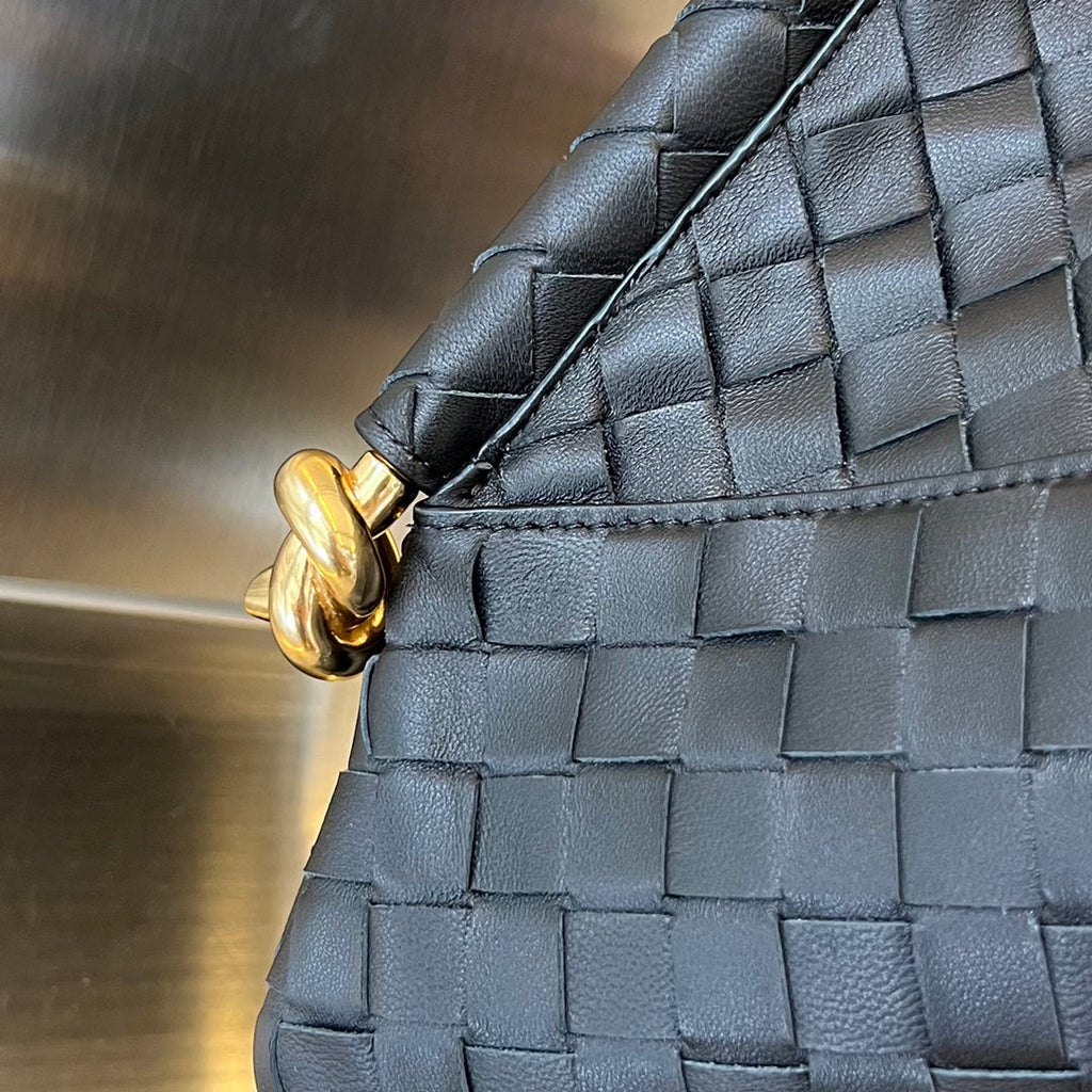 MEDIUM SOLSTICE 44 BLACK LAMBSKIN