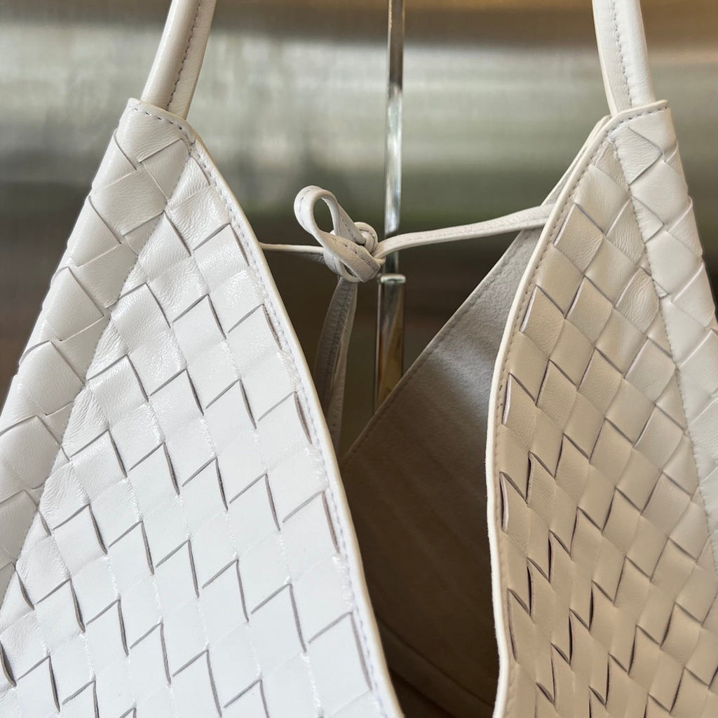 MEDIUM SOLSTICE 44 WHITE LAMBSKIN