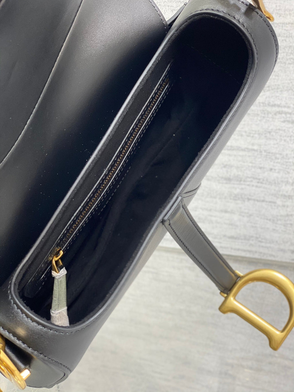 SADDLE BAG 24 IN BLACK CALFSKIN GOLD HARDWARE
