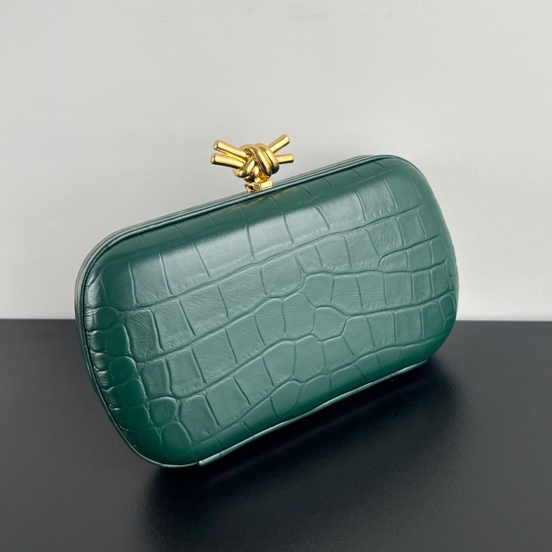 KNOT 19 IN EDEN GREEN CROCODILE PATTERN CALFSKIN