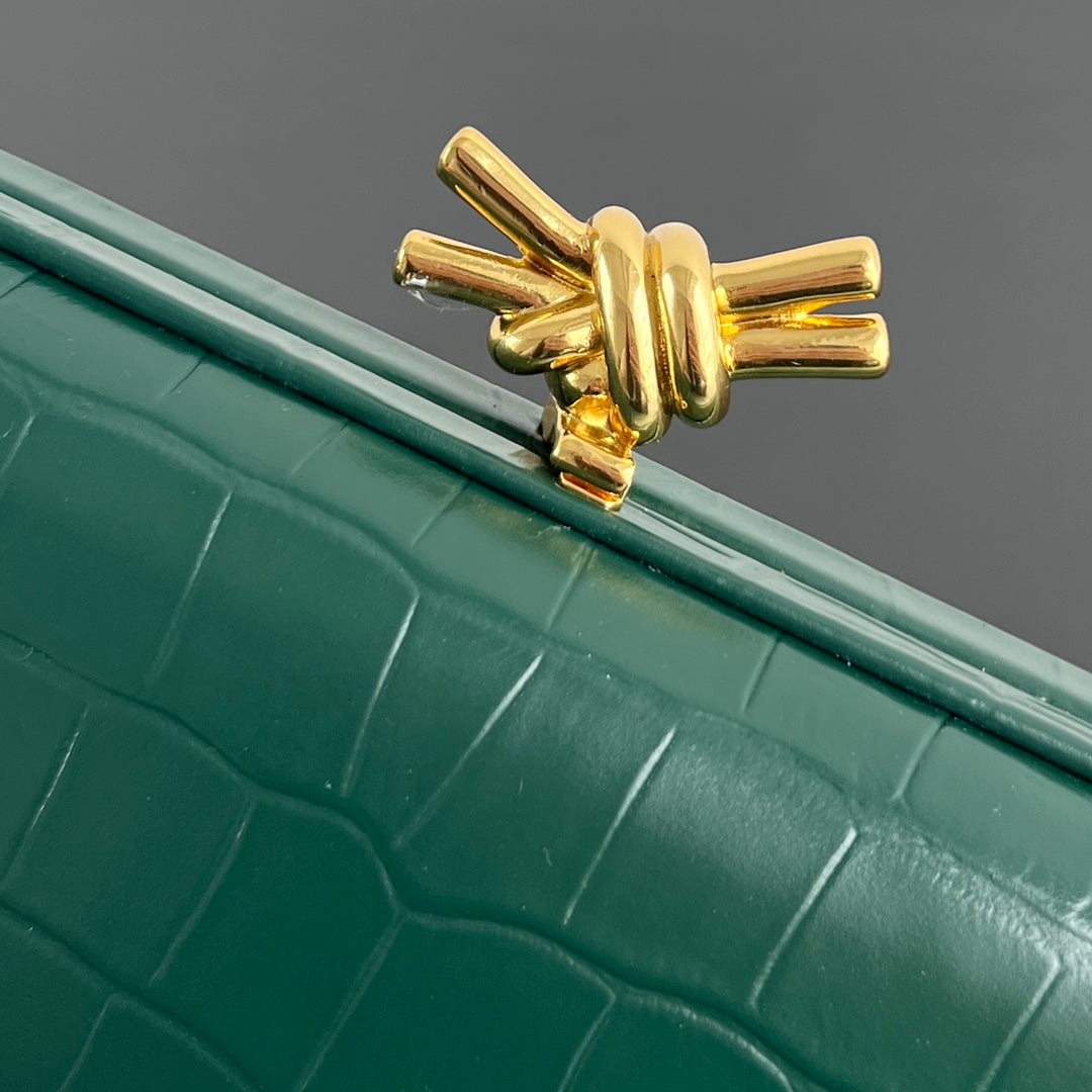 KNOT 19 IN EDEN GREEN CROCODILE PATTERN CALFSKIN
