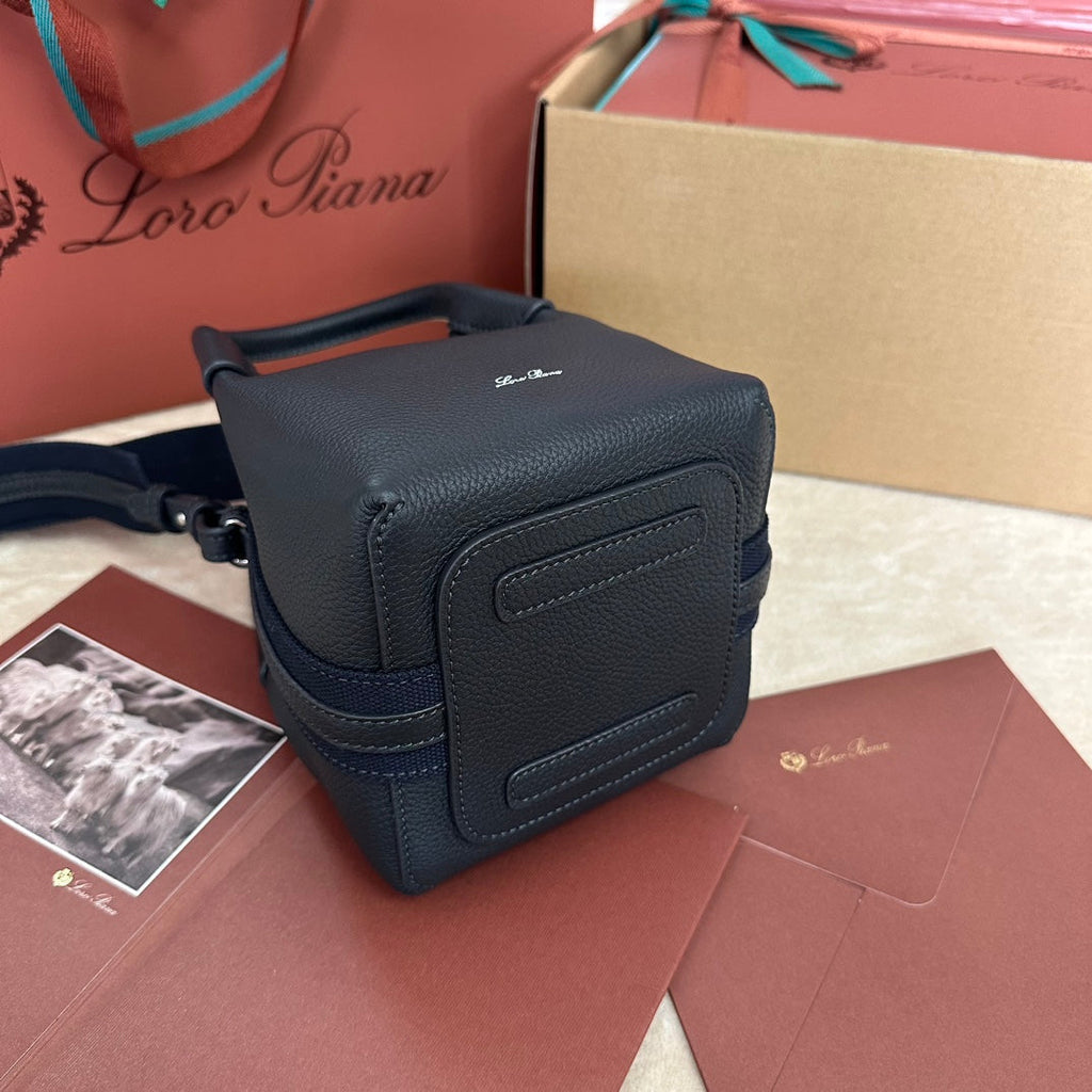 MICRO BALE BAG IN BLACK CALFSKIN 226599