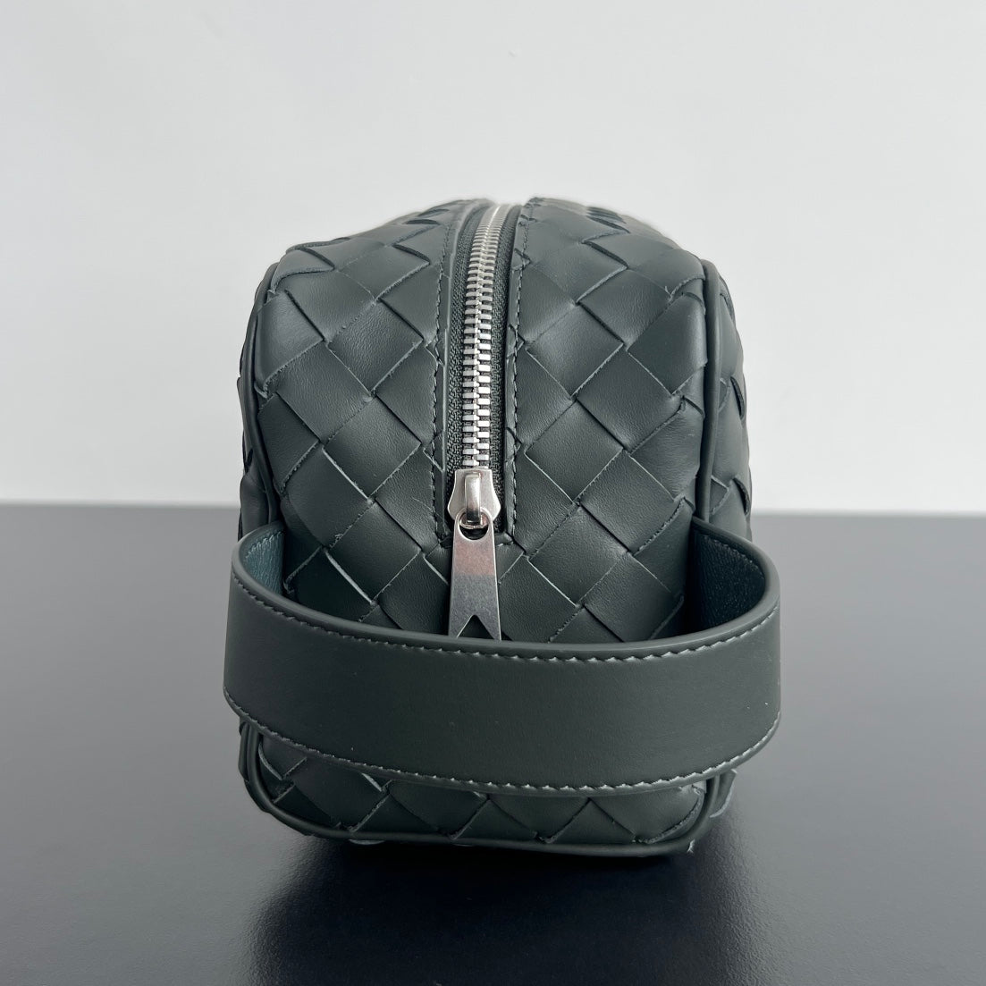 INTRECCIATO CLUTCH 26 IN CORDUROY GRAY CALFSKIN