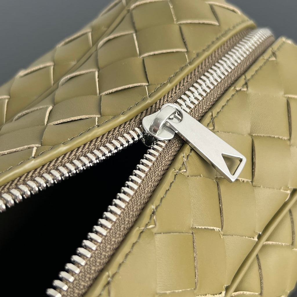 INTRECCIATO CLUTCH 26 IN BARLEY CORN CALFSKIN