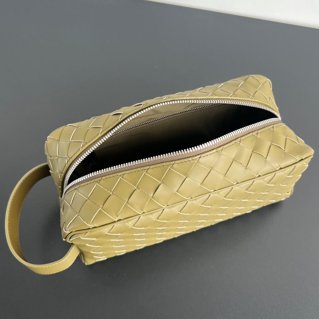 INTRECCIATO CLUTCH 26 IN BARLEY CORN CALFSKIN