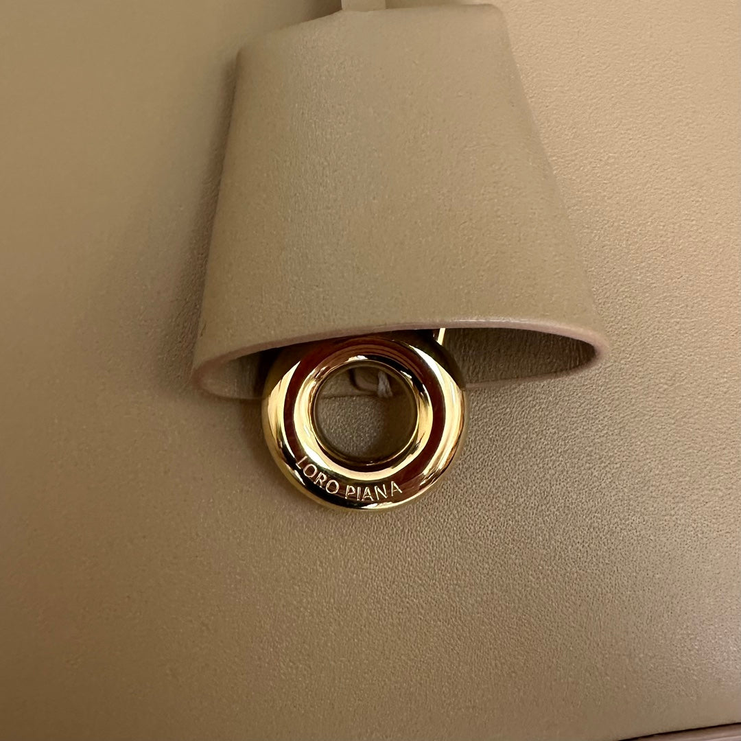 EXTRA BAG L27 IN PEANUT BROWN SMOOTH CALFSKIN WITH GOLD HARDWARE