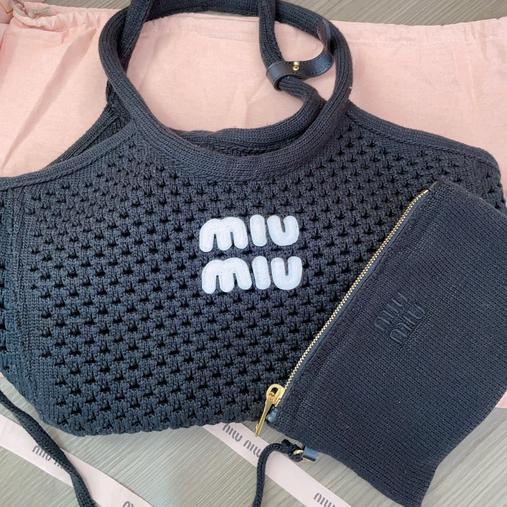 HOLLOW KNITTED SHOPPING BAG 28 IN BLACK MIX WHITE WOOL