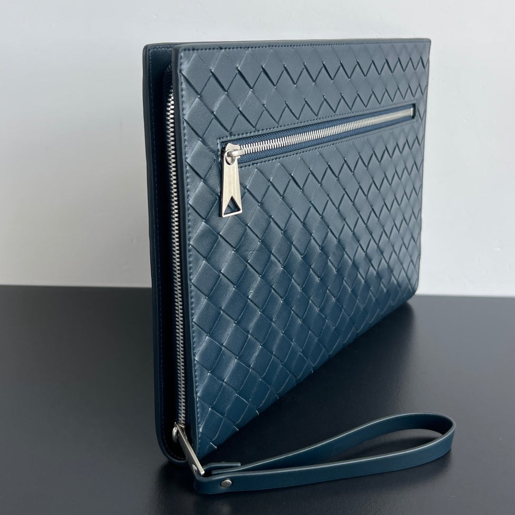 INTRECCIATO CLUTCH 32 IN PICKLED BLUEWOOD SOFT CALFSKIN