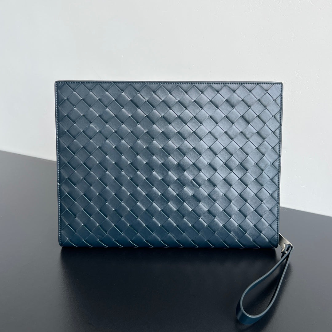 INTRECCIATO CLUTCH 32 IN PICKLED BLUEWOOD SOFT CALFSKIN