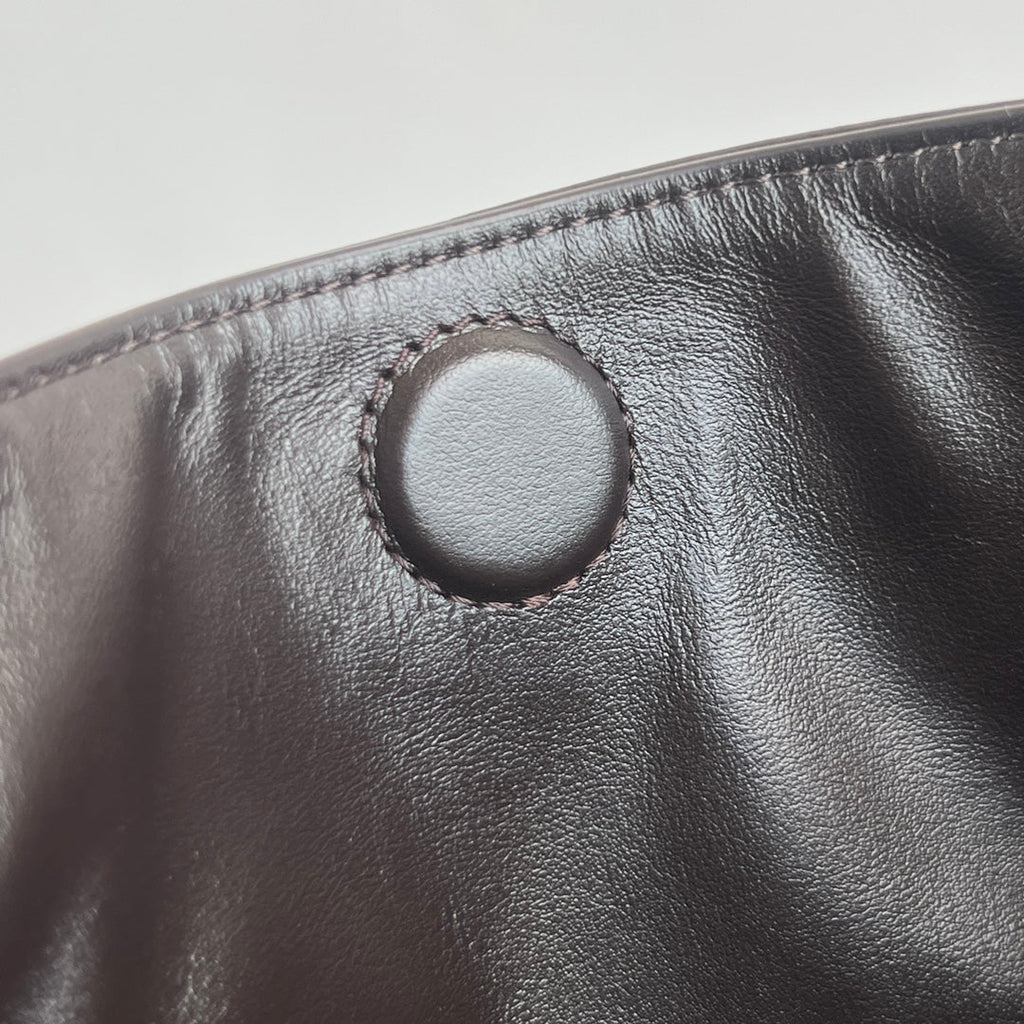 LARGE HOP 46 IN CHOCOLATE LAMBSKIN
