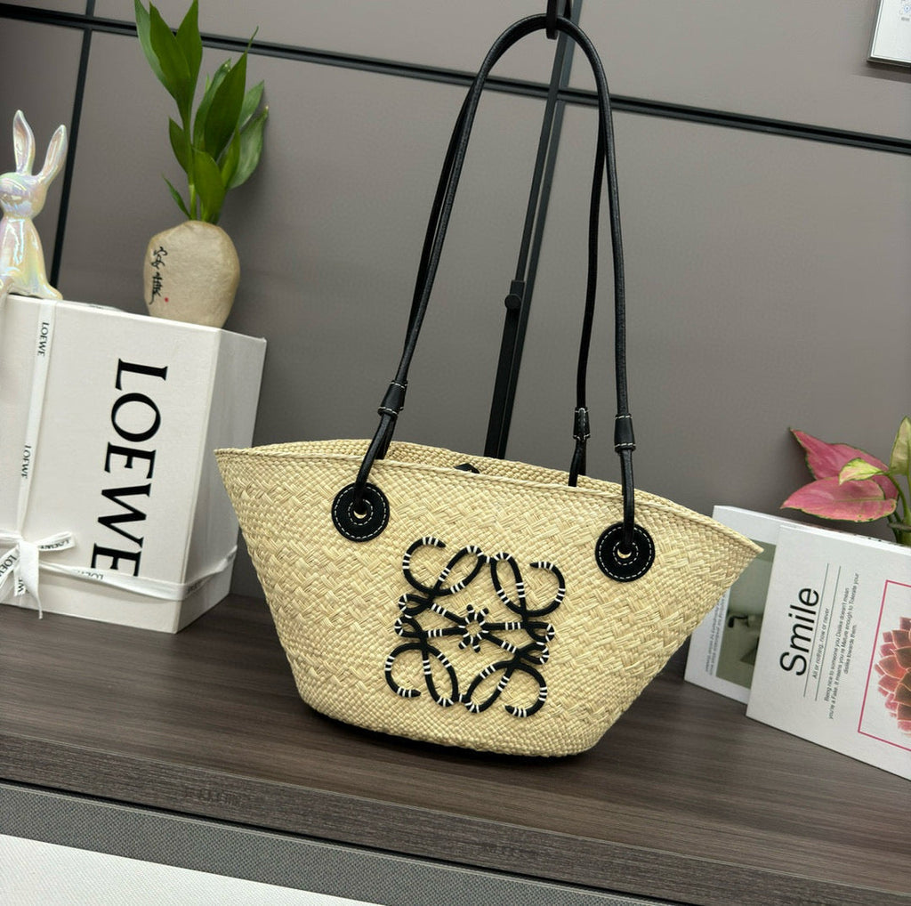 LOE ANAGRAM BASKET RAFFIA BLACK