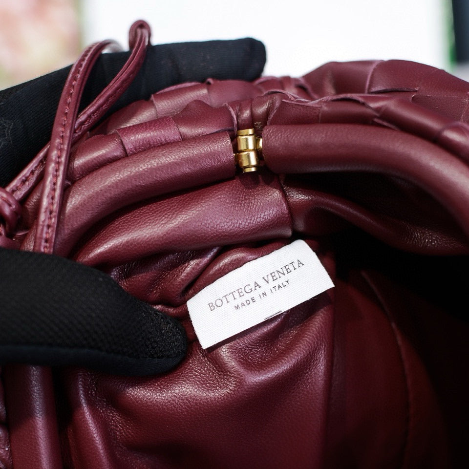 INTRECCIATO POUCH 22 IN BURGUNDY LAMBSKIN