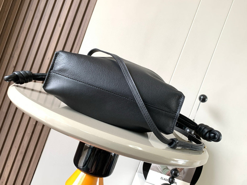 LOE MEDIUM 30 FLAMENCO KNOT IN BLACK LAMBSKIN