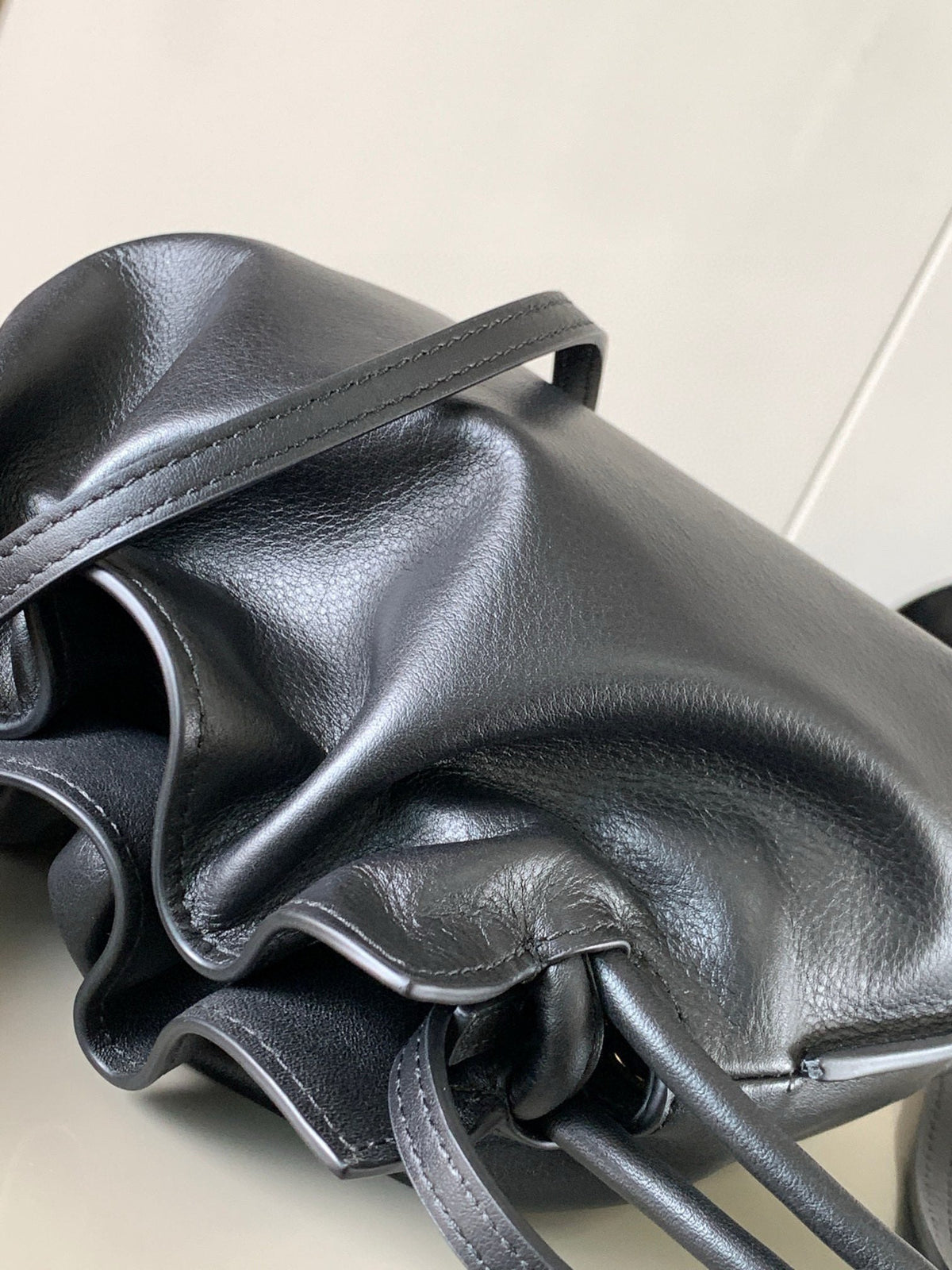 LOE MEDIUM 30 FLAMENCO KNOT IN BLACK LAMBSKIN