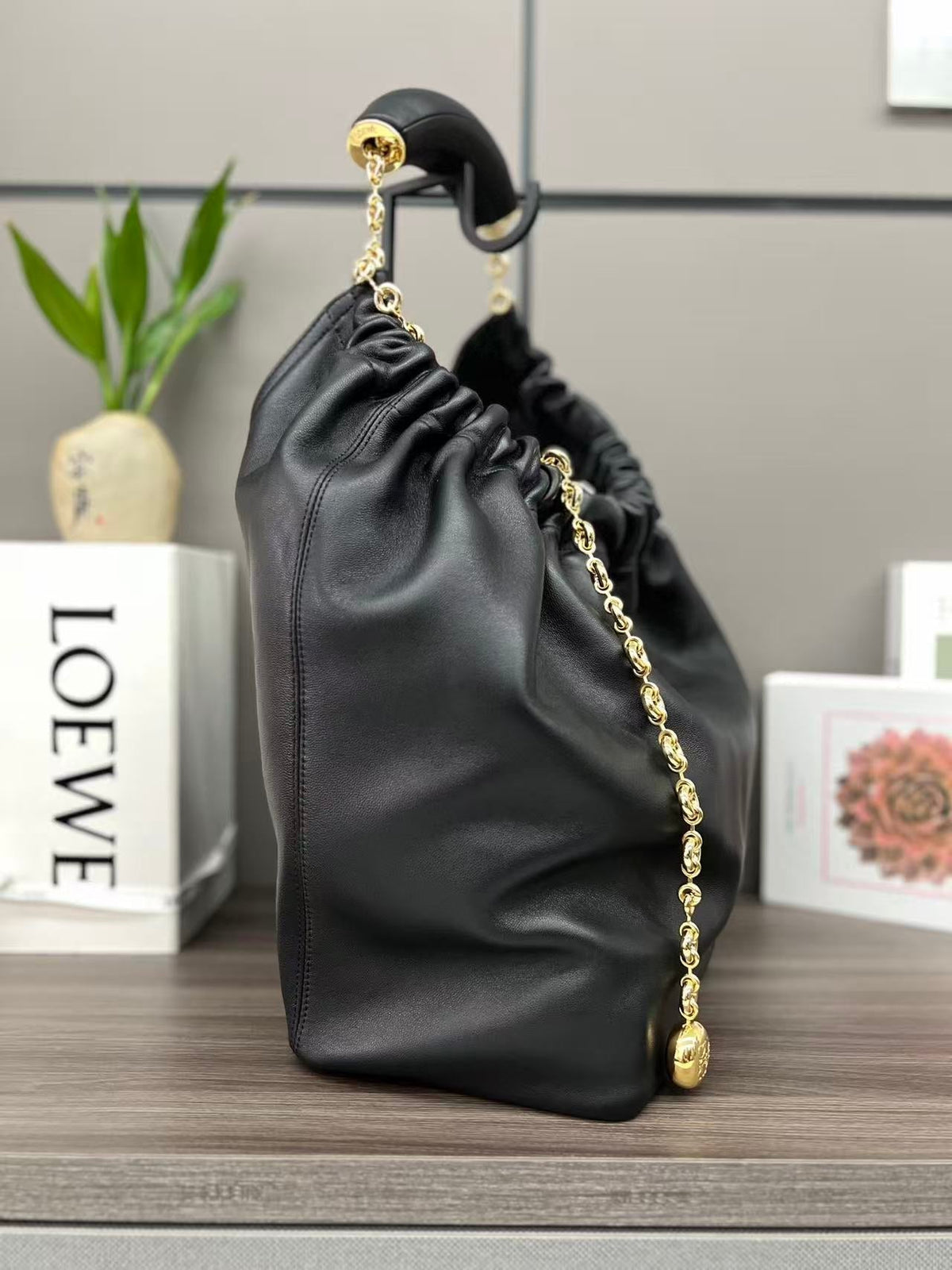 LOEWE SQUEEZE BAG 34 IN BLACK LAMBSKIN