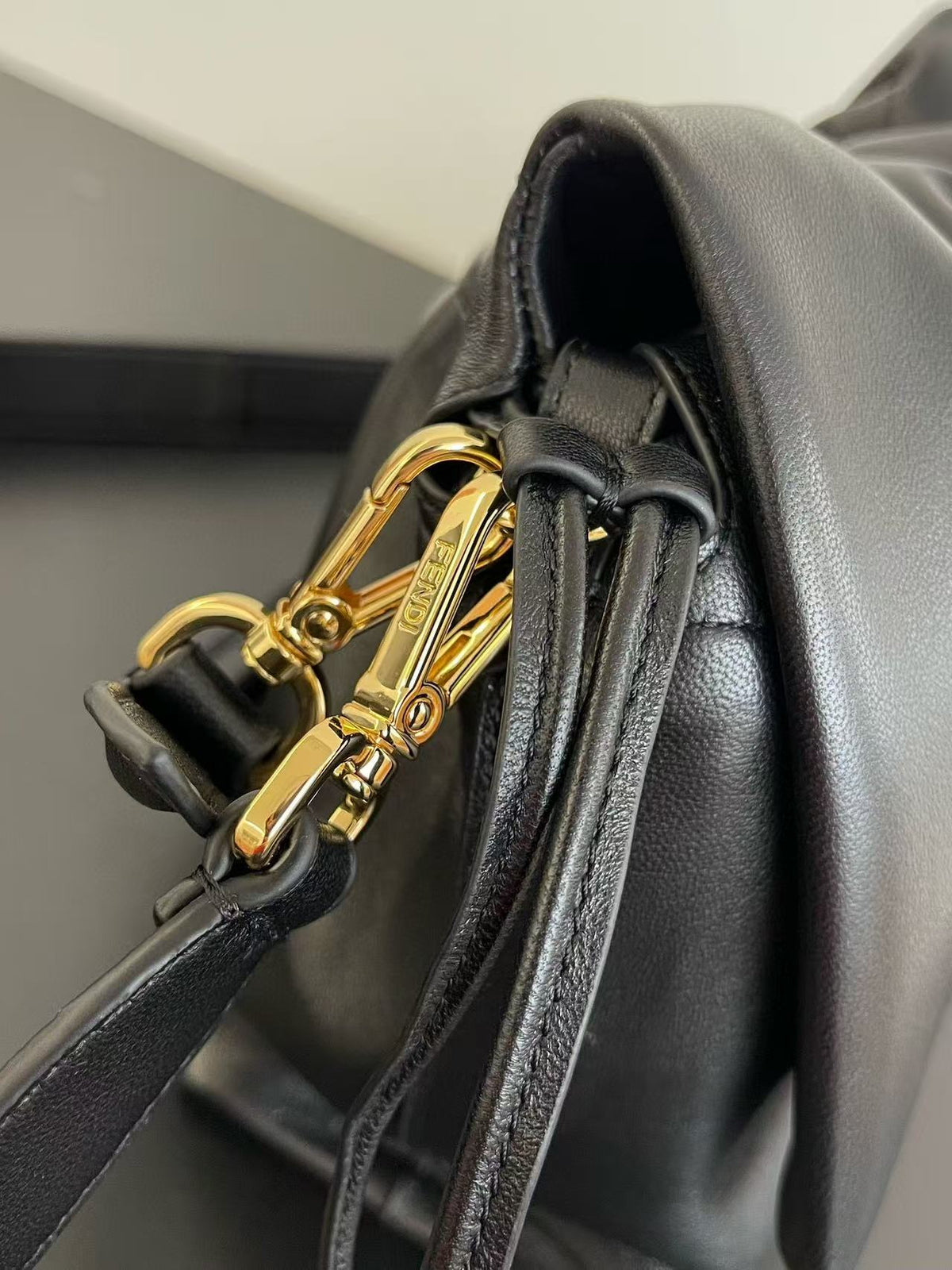 FF MAMMA BAGUETTE 16 IN BLACK CALFSKIN