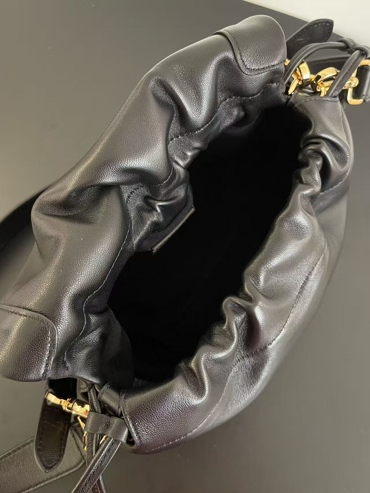 FF MAMMA BAGUETTE 16 IN BLACK CALFSKIN