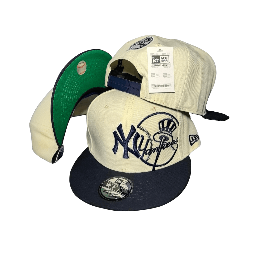 New York Yankees 9FIFTY with Embroidered Logo Cream and Navy – Snapback Cap