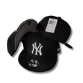 New York Yankees Black with White Embroidered Logo - Snapback Cap
