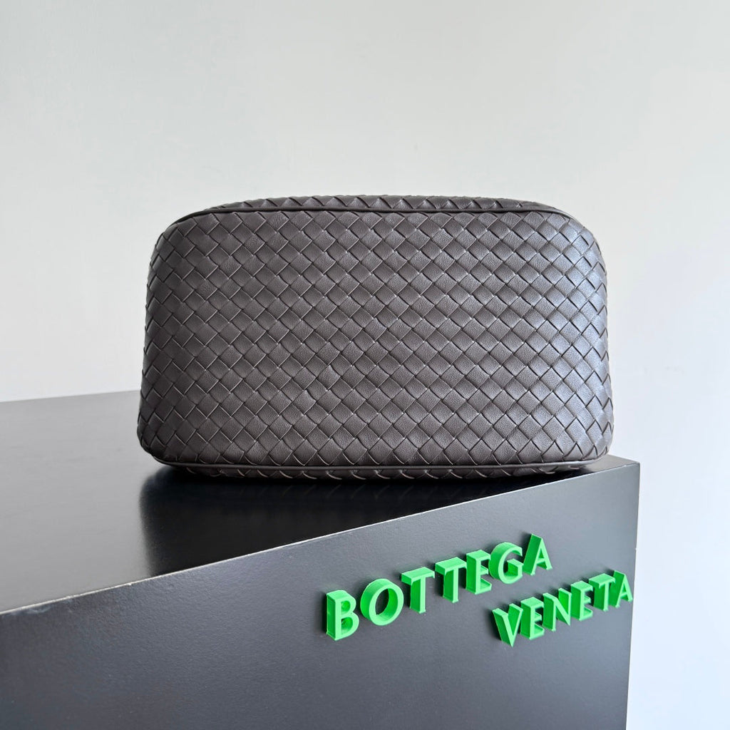 BOTTEGA VENETA 25S BASKET BAG 31 IN DARK BROWN CALFSKIN GOLD HARDWARE