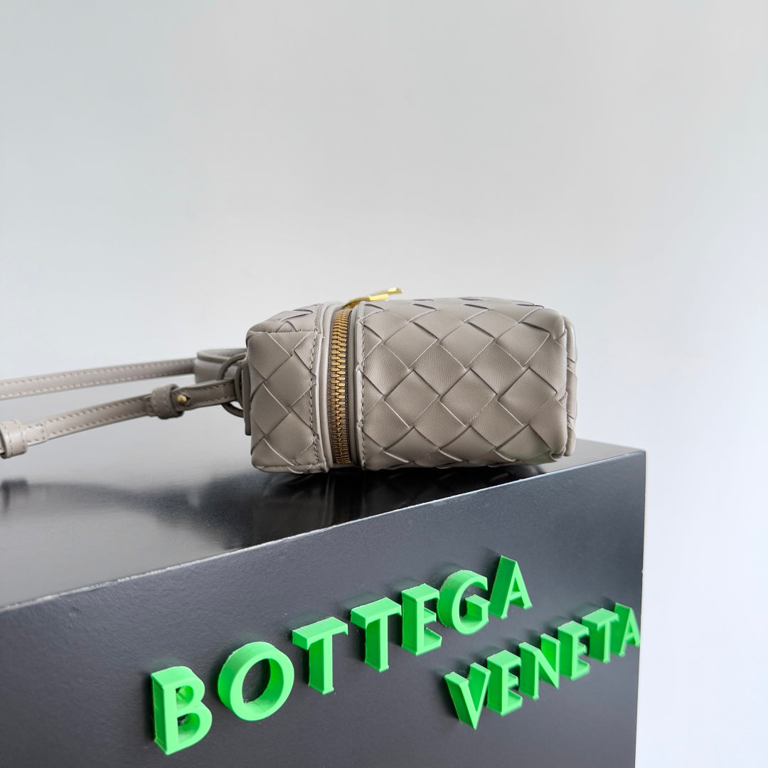 BOTTEGA VENETA 25S BANG BANG 22 IN WARM GRAY INTRECCIATO CALFSKIN GOLD HARDWARE