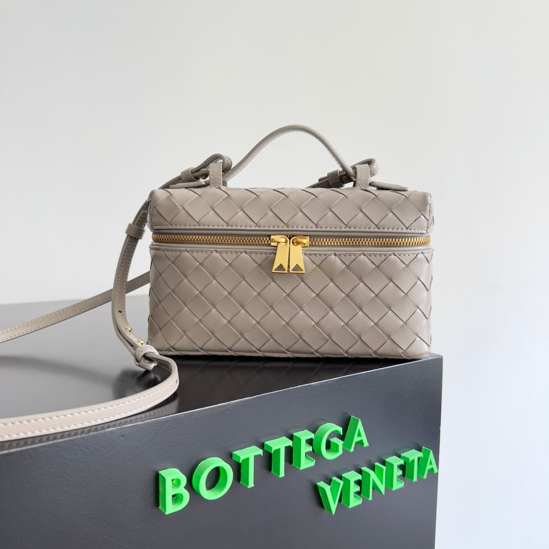 BOTTEGA VENETA 25S BANG BANG 22 IN WARM GRAY INTRECCIATO CALFSKIN GOLD HARDWARE