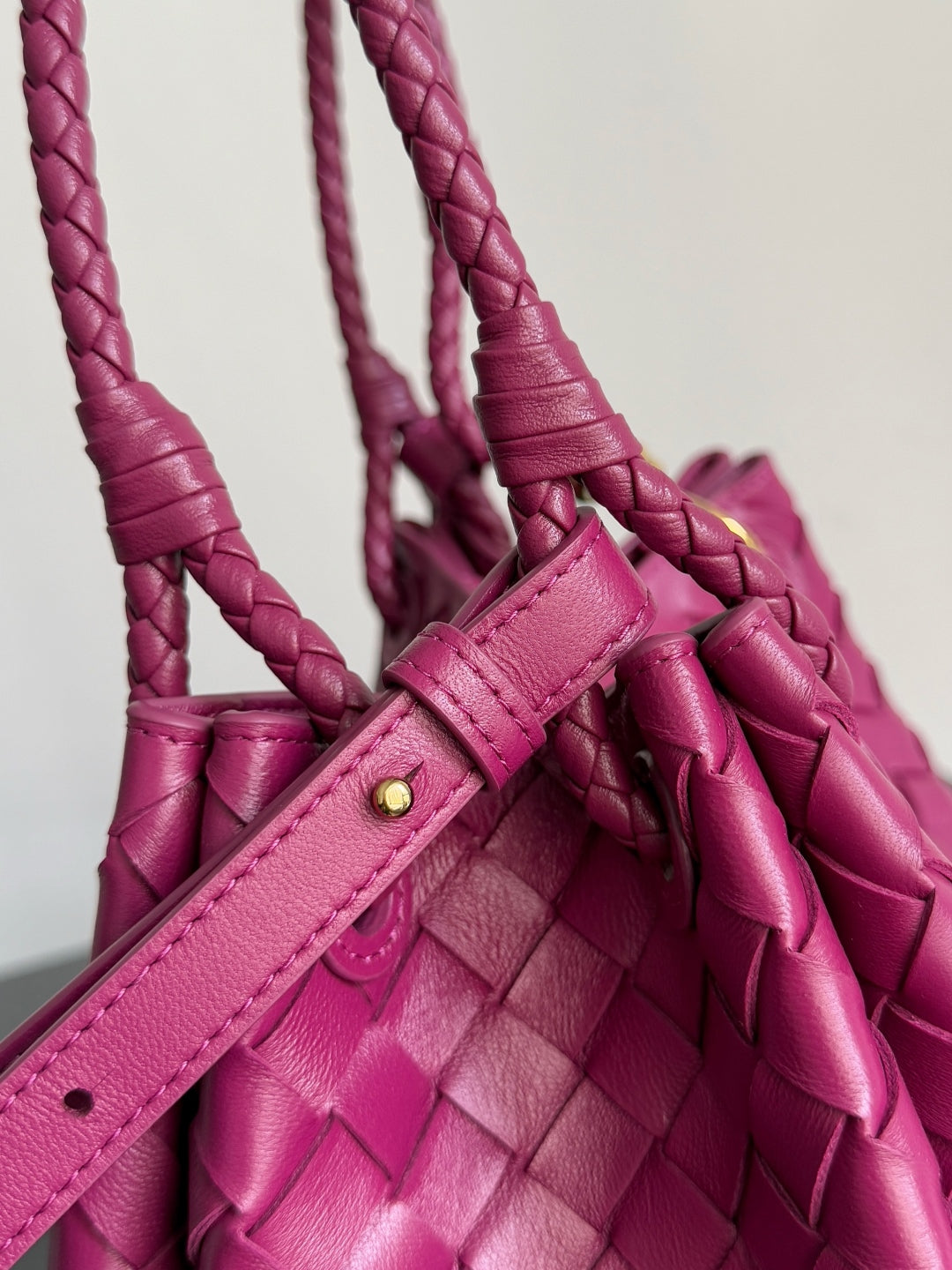 BOTTEGA VENETA 25S SMALL PARACHUTE 29 IN RASPBERRY PINK CALFSKIN GOLD HARDWARE