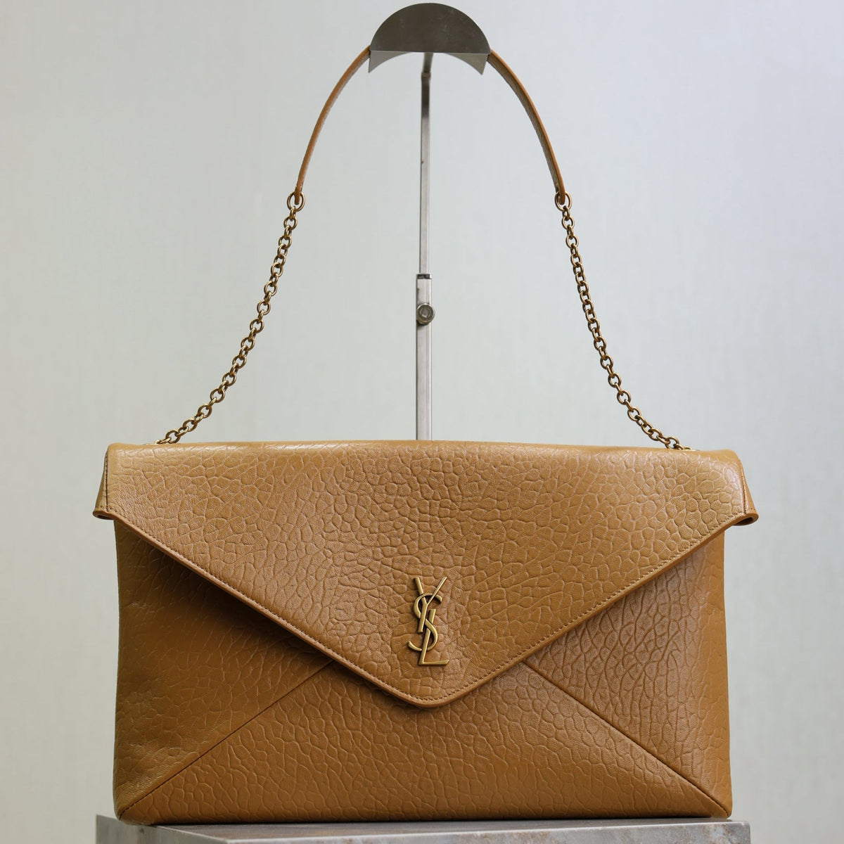 YSL 25S CASSANDRE ENVELOPE MESSENGER 35 IN GOLDEN BROWN LAMBSKIN GOLD HARDWRE