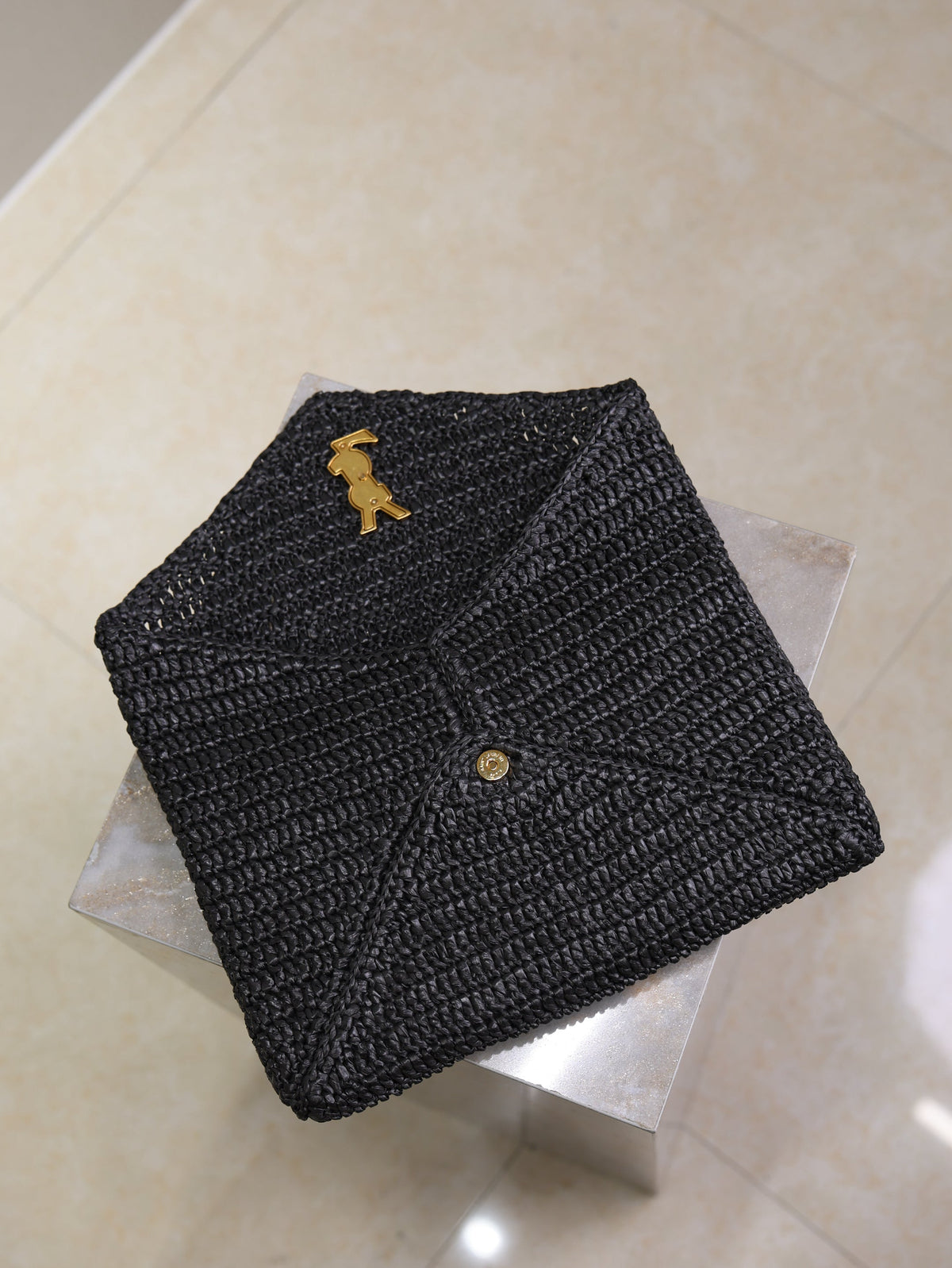 YSL 25S CASSANDRE LARGE ENVELOPE POUCH 29 IN BLACK RAFFIA GOLD HARDWRE