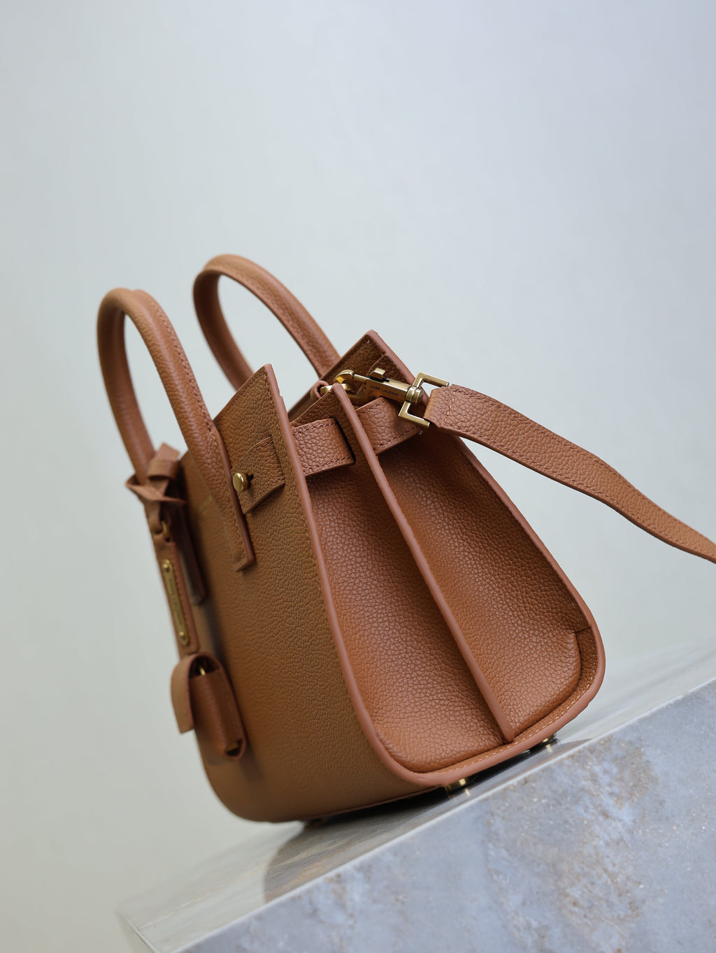 YSL 25S SAC DE JOUR MM 26 IN CHESTNUT BROWN SUPPLE GRAINED CALFSKIN
