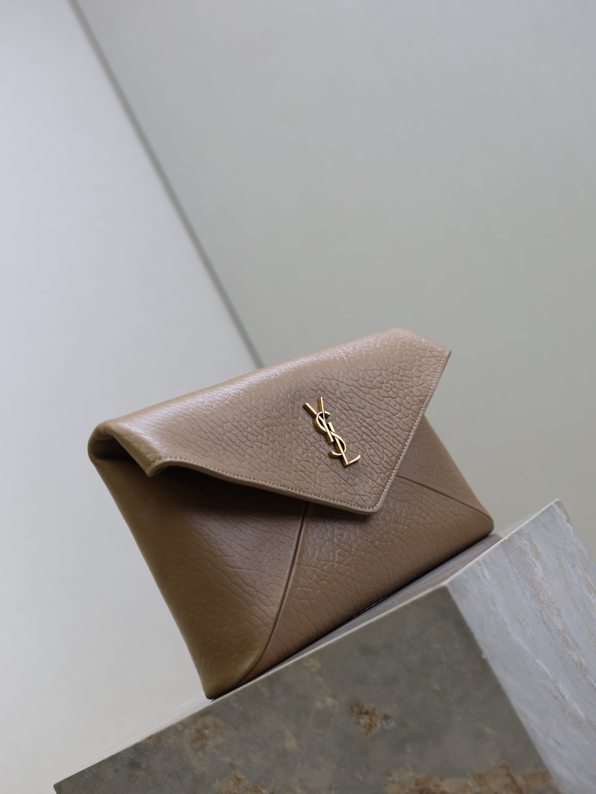 YSL 25S CASSANDRE LARGE ENVELOPE POUCH 29 IN DARK TAUPE CALFSKIN GOLD HARDWRE