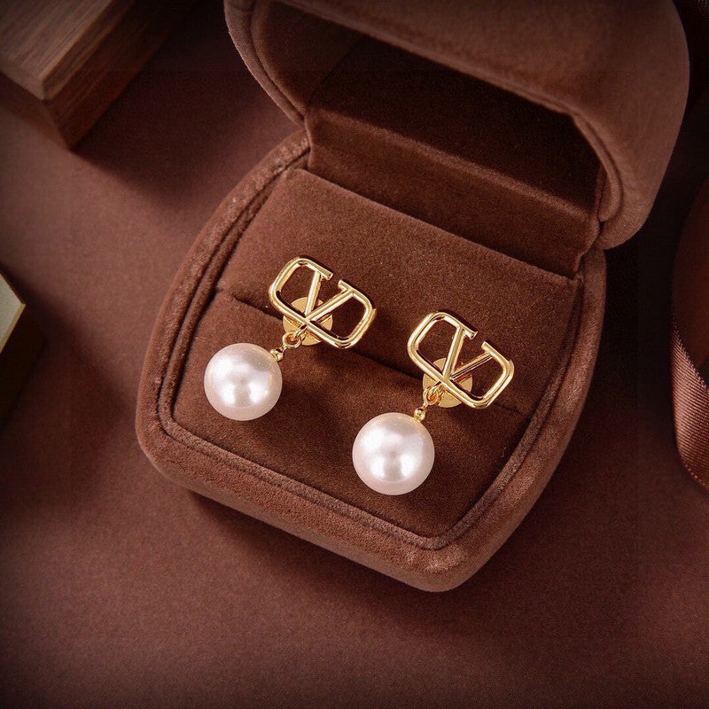 18K Valentino Pearl Earrings