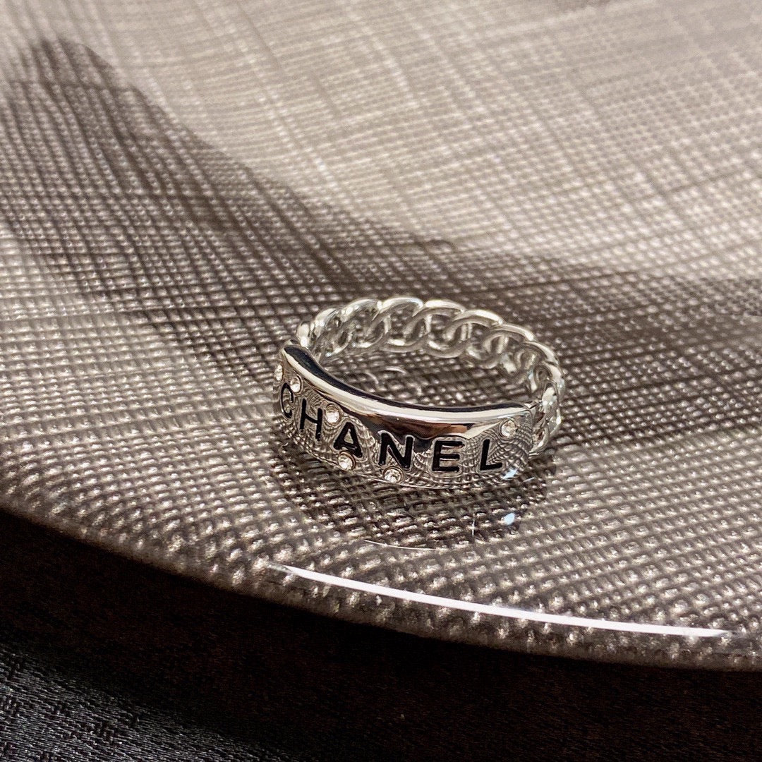 18K  Chanel Chain Link Ring